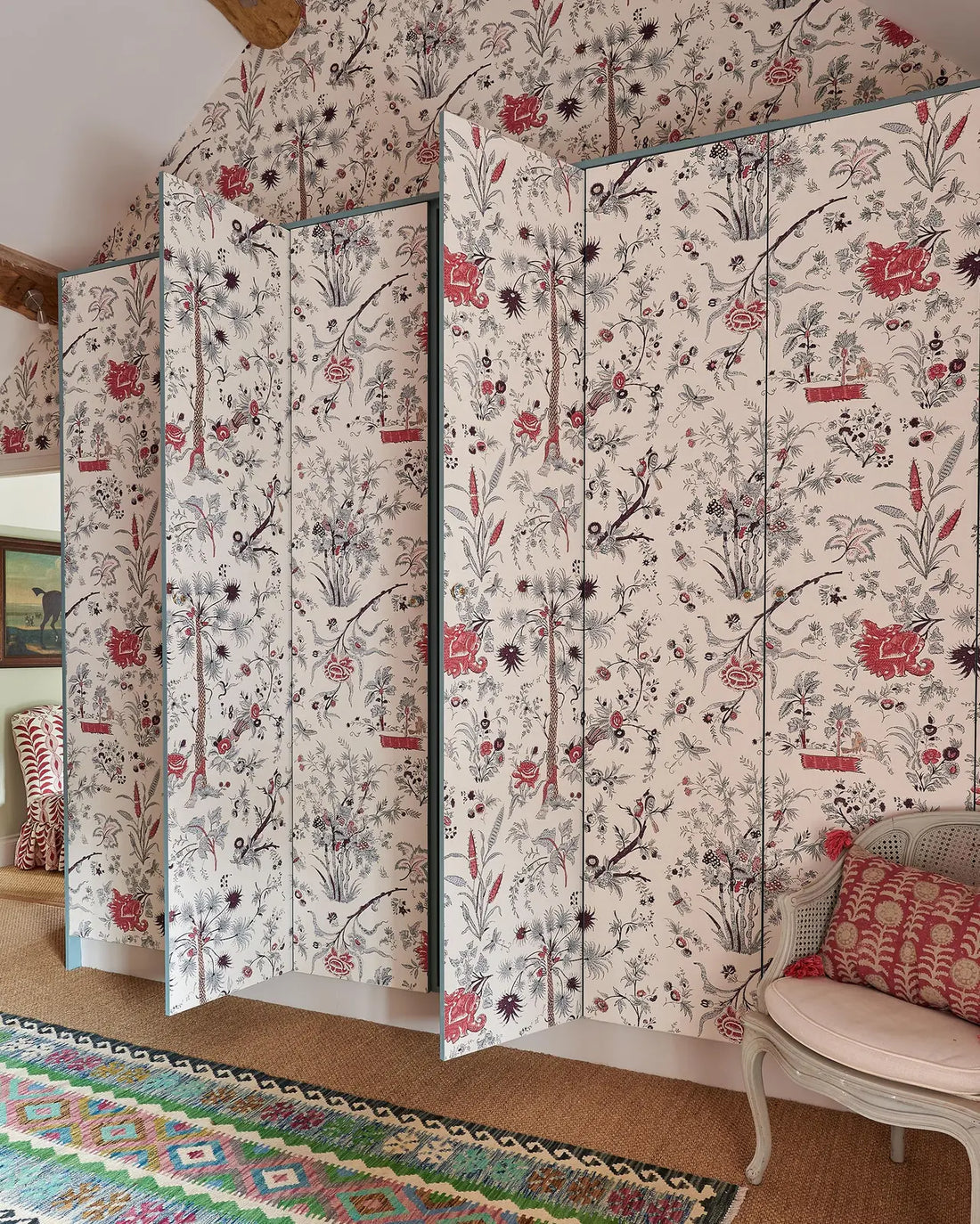 How to Choose a Printed Wallpaper for a More Contemporary Space