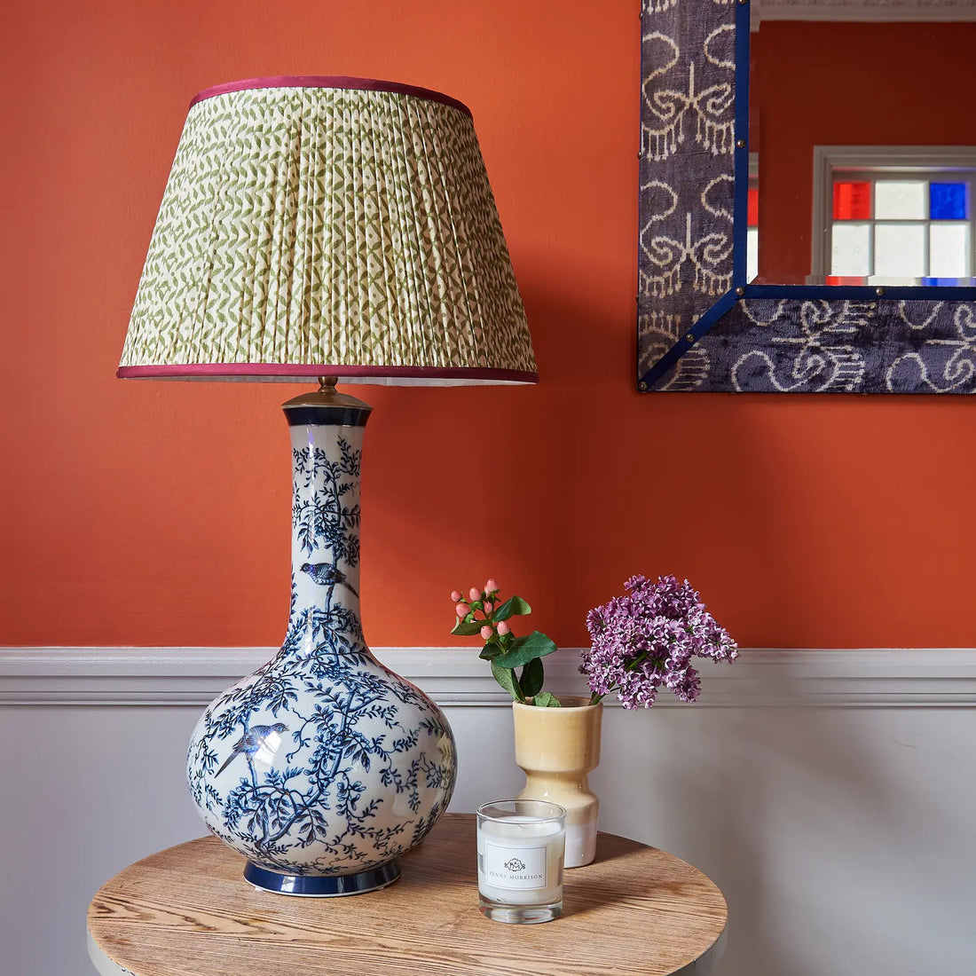 4 Tips for Choosing Between Solid Colour and Patterned Wallpaper