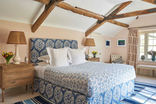 3 Tips for Furnishing, Lighting, and Decorating a Guest Bedroom